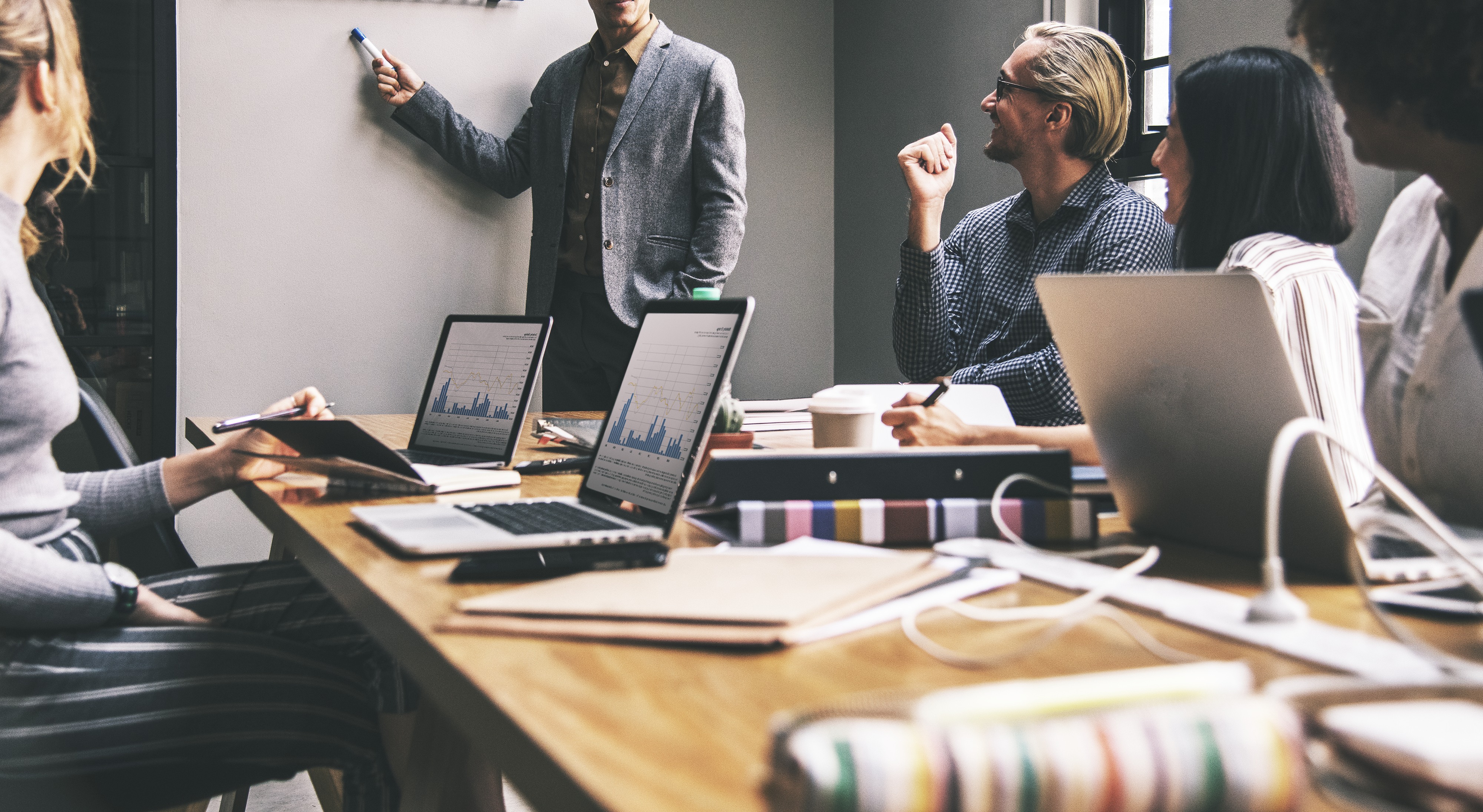 group-diverse-people-having-business-meeting (1)