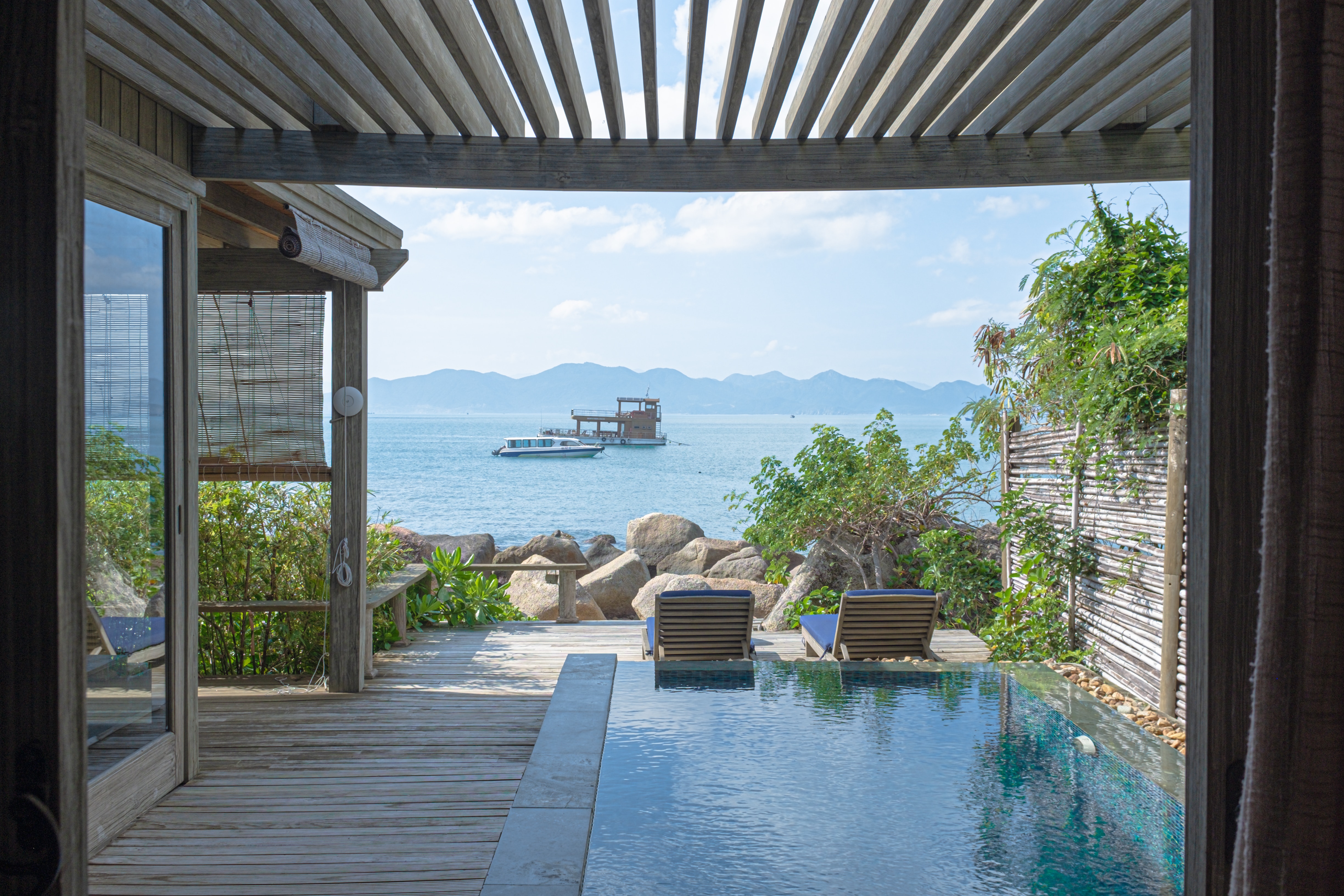 Enabling hotels to deliver a luxury digital hotel experience