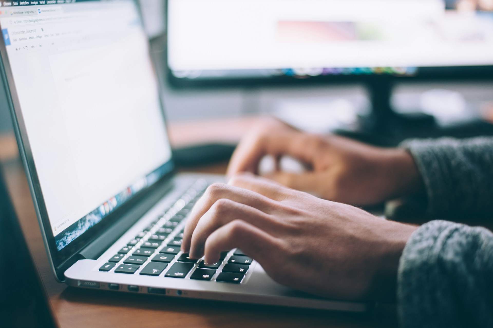 glenn-carstens-peters-npxXWgQ33ZQ-unsplash communication