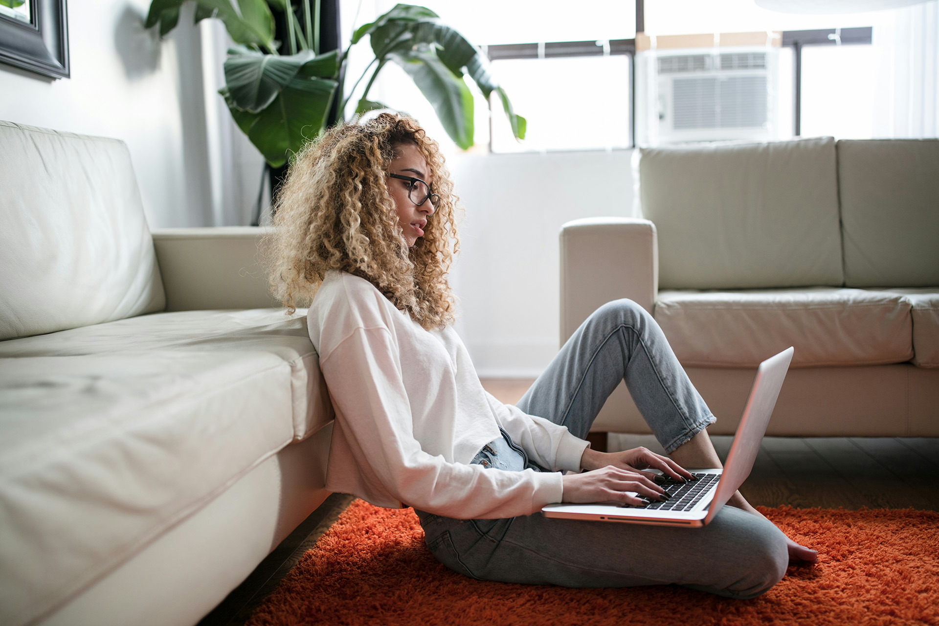 thought-catalog-Nv-vx3kUR2A-unsplash booking on the laptop