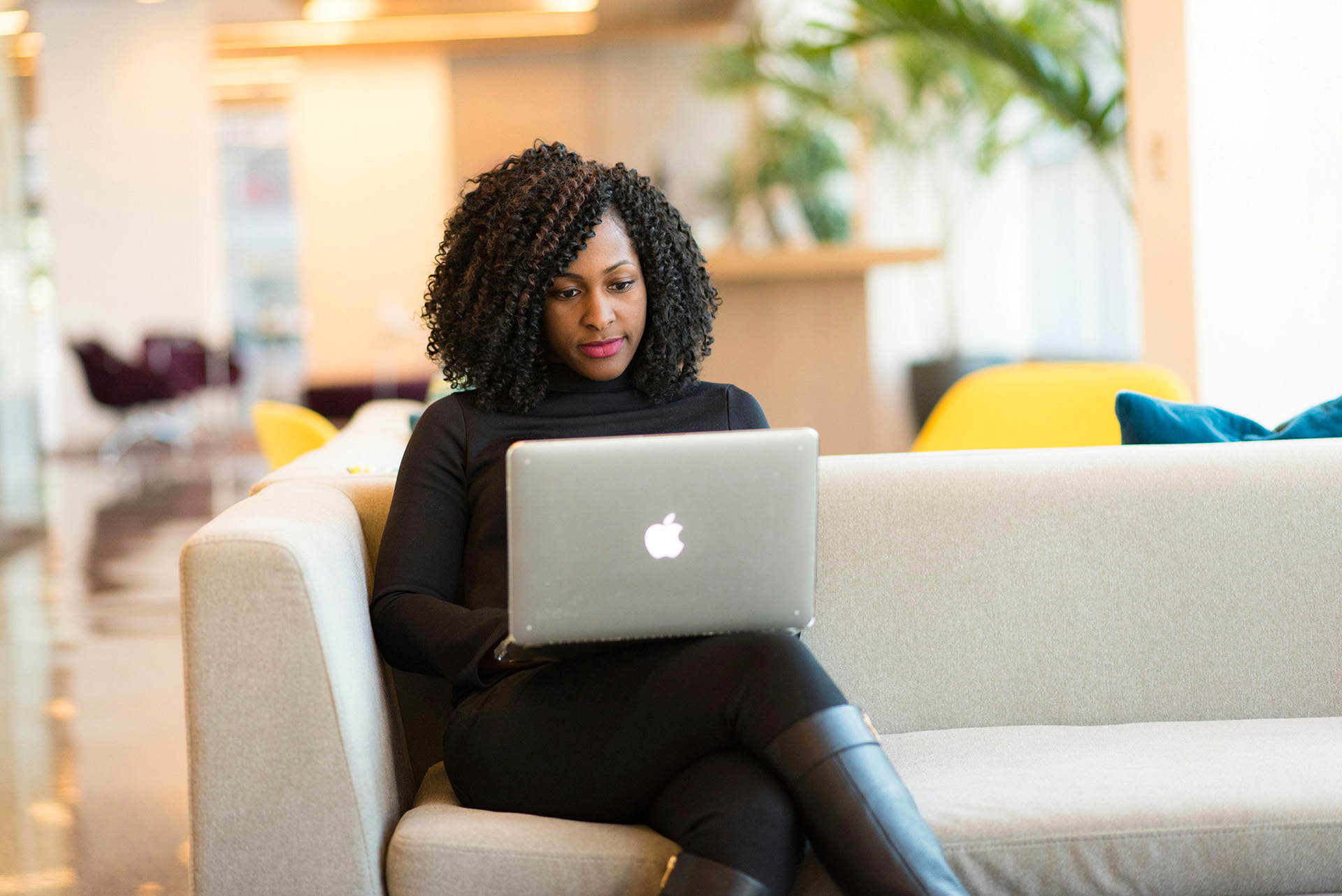 HOW HOTEL SOFTWARE SOLVES 3 MAJOR ISSUES FOR STAFF