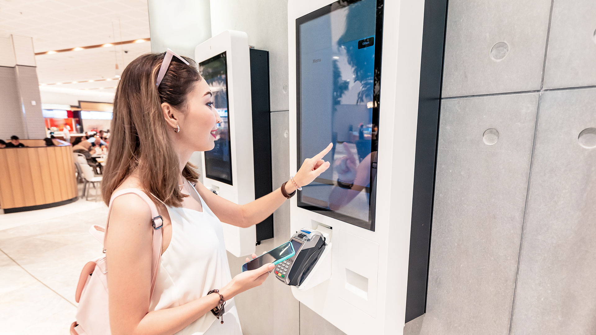 THE BENEFITS OF USING A KIOSK IN THE HOTEL RECEPTION